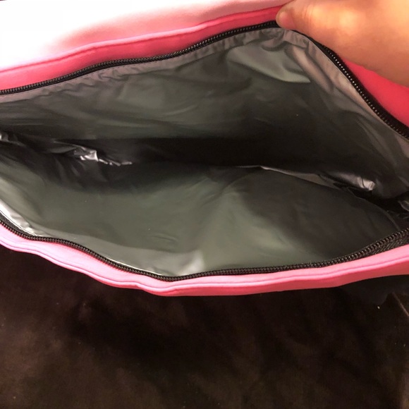 Victoria’s Secret cooler bag - Picture 2 of 3